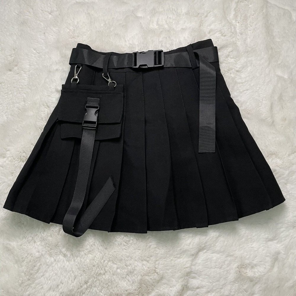 Skirt with buckle belt and accessory size 8